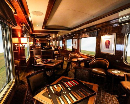 Salon Blue Train